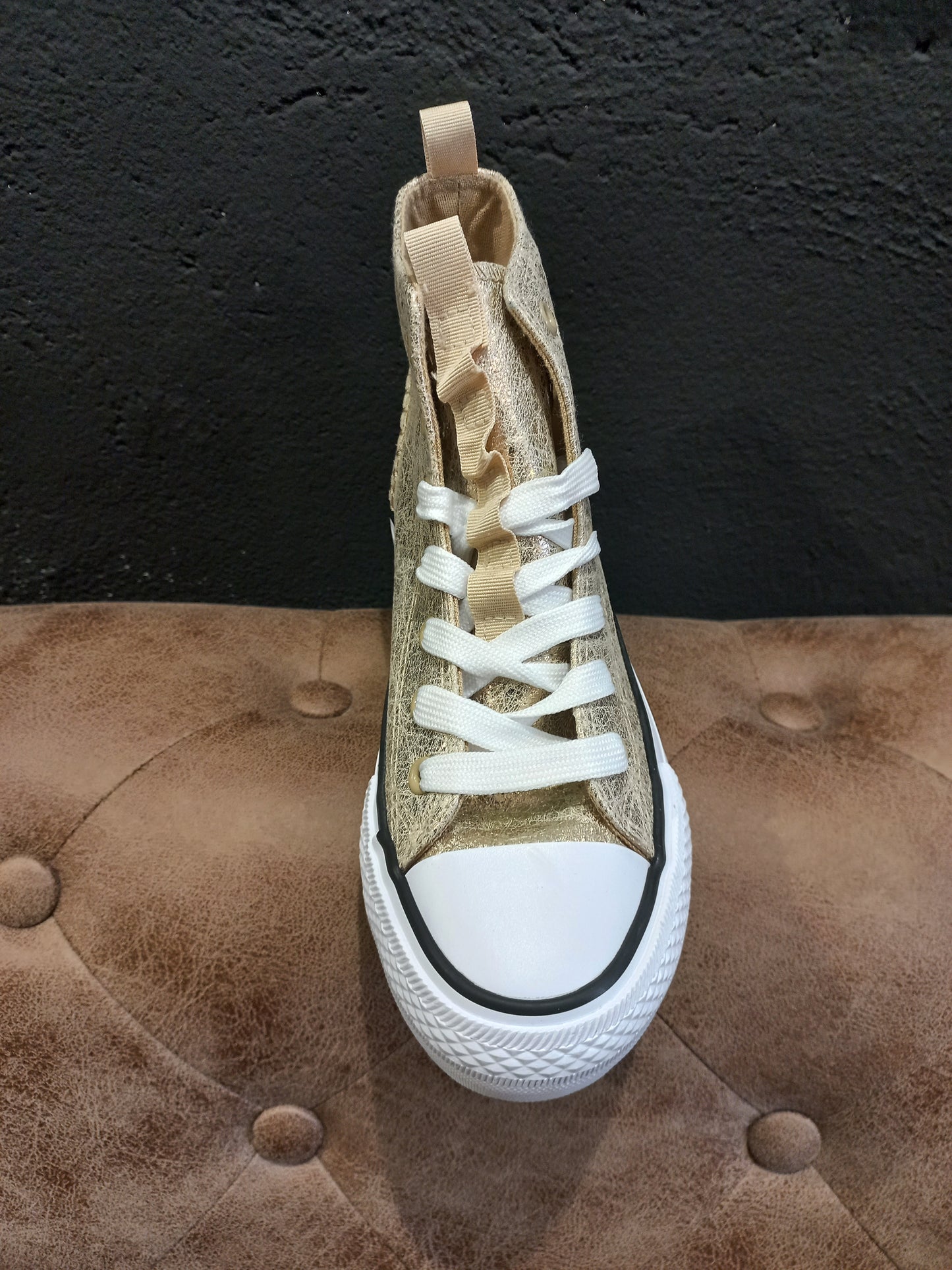 Deportiva Smile dorada