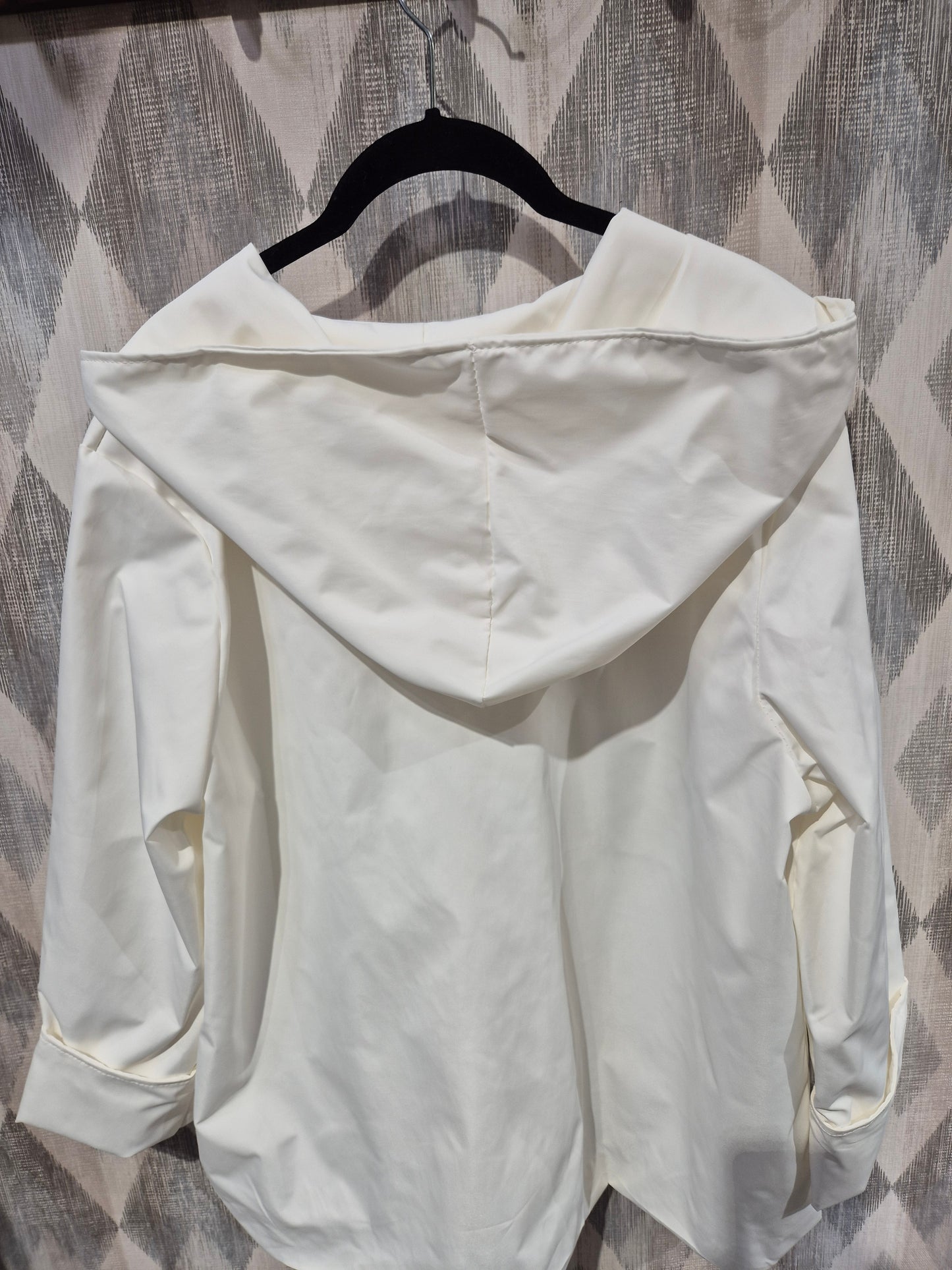 Gabardina con capucha