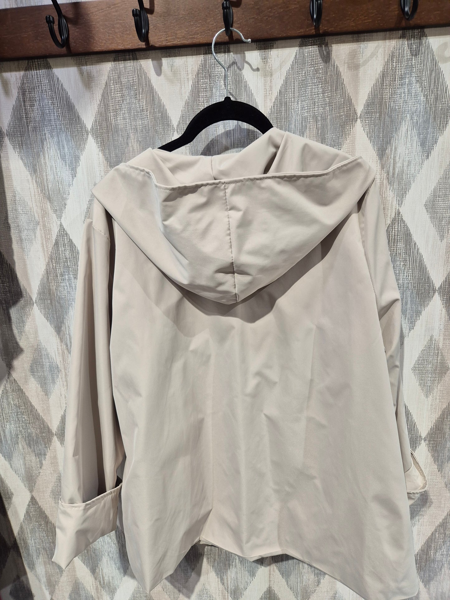 Gabardina con capucha