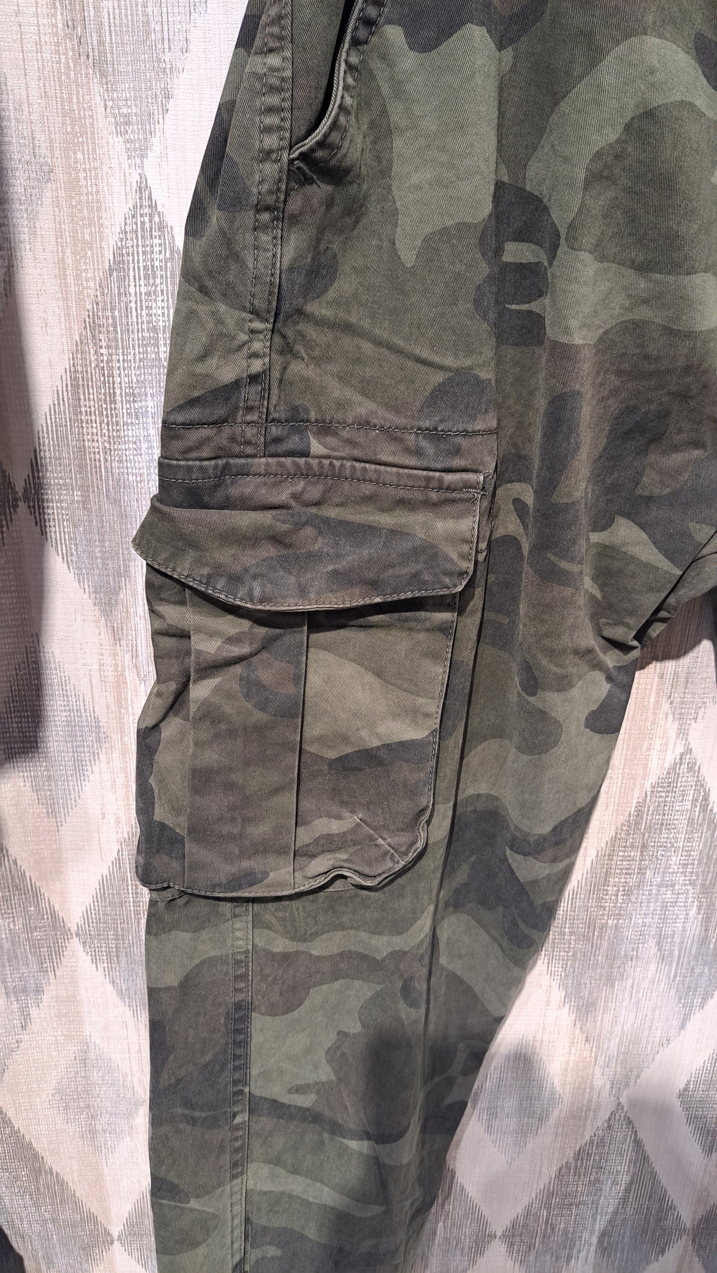 Pantalon cargo camuflaje