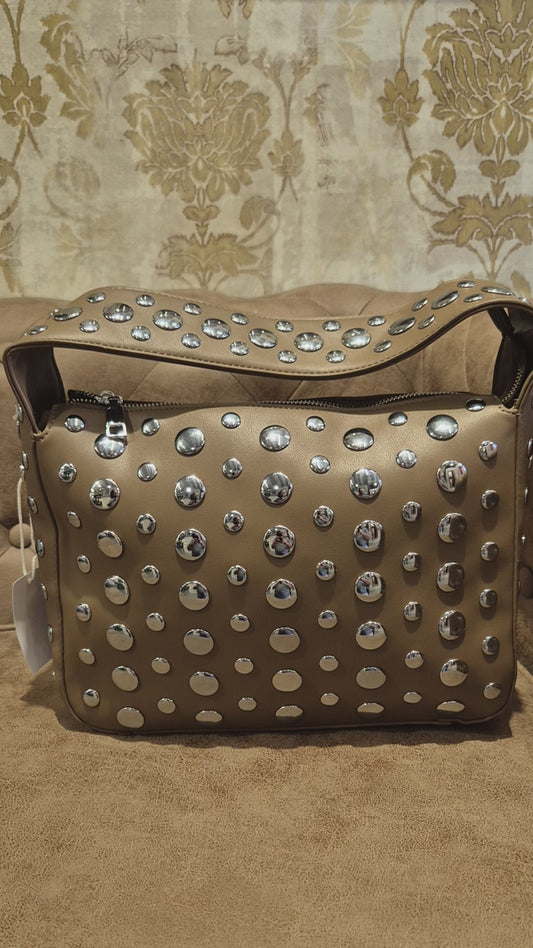 Bolso tachuelas