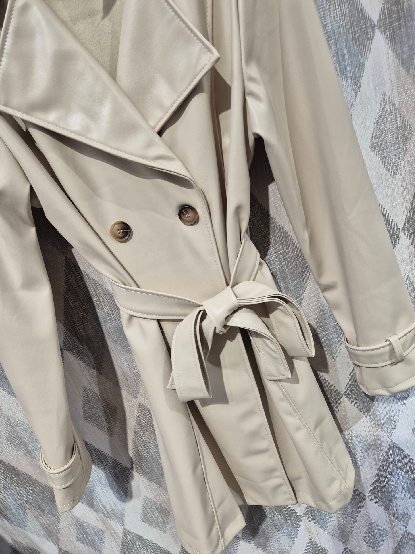 Gabardina efecto piel