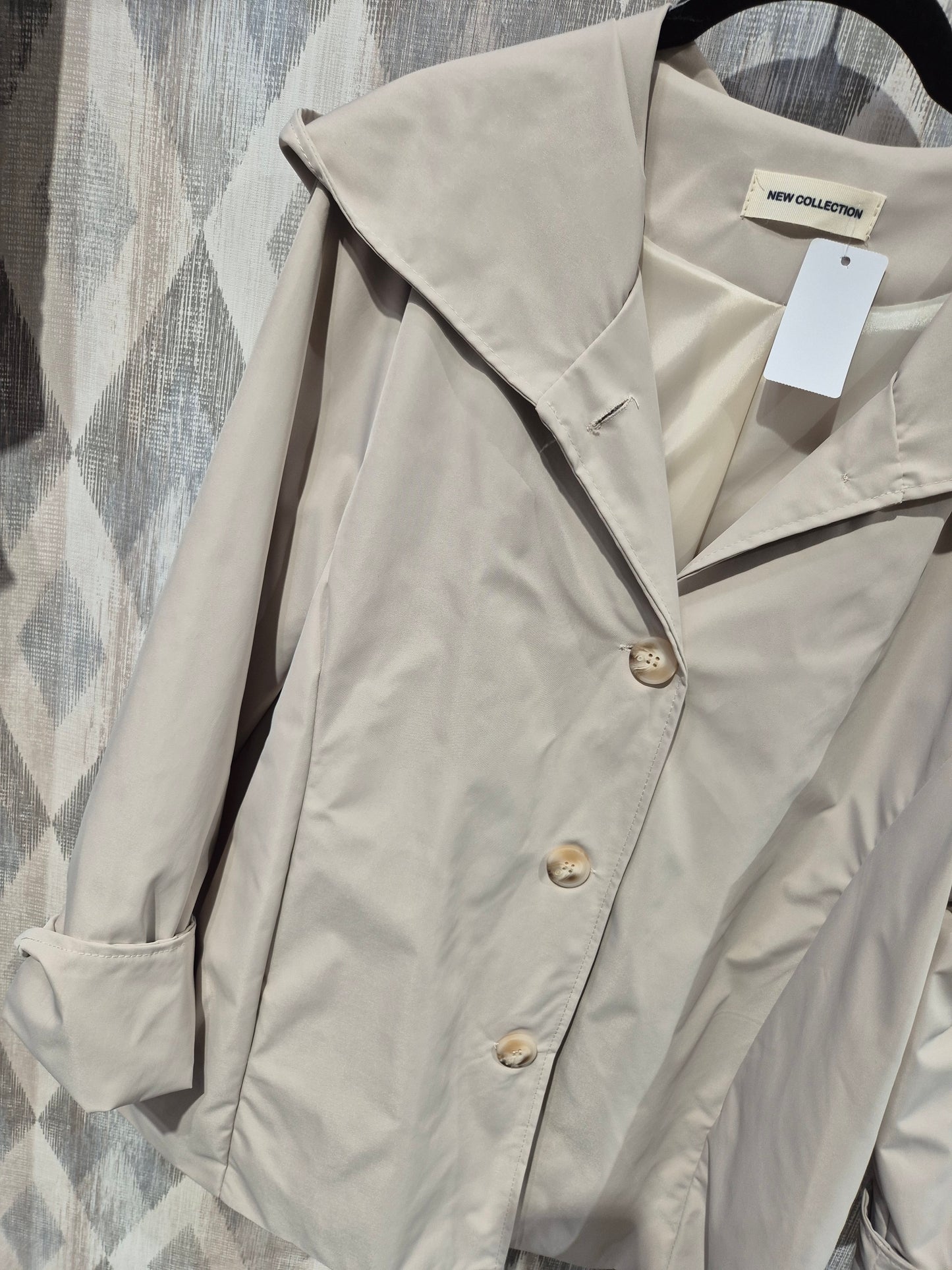 Gabardina con capucha