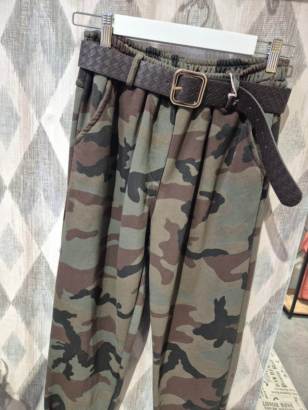 Pantalón jogger camuflaje