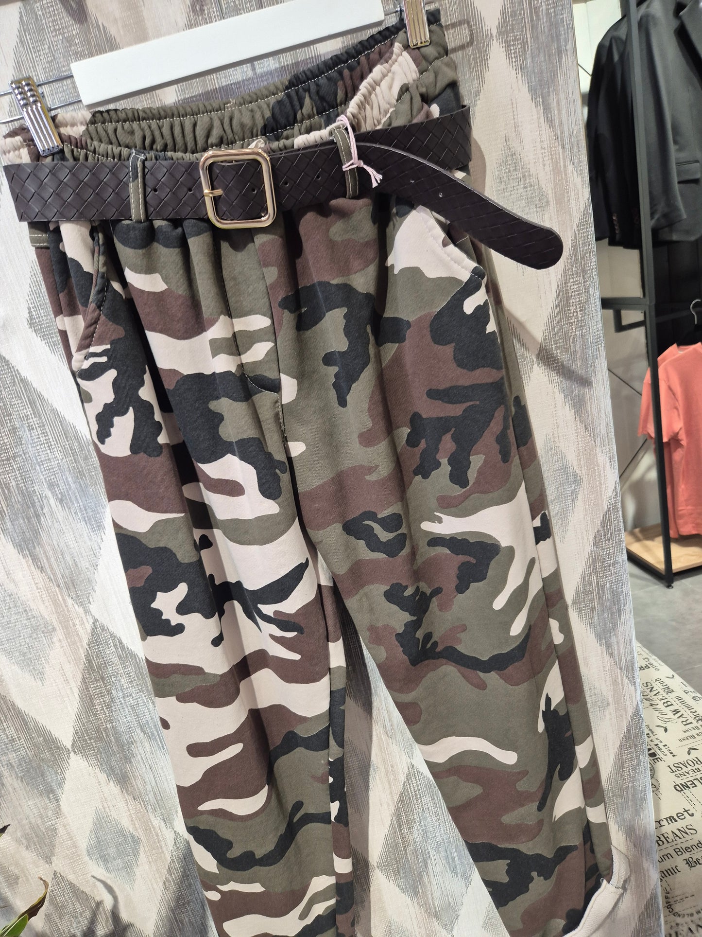 Pantalón jogger camuflaje