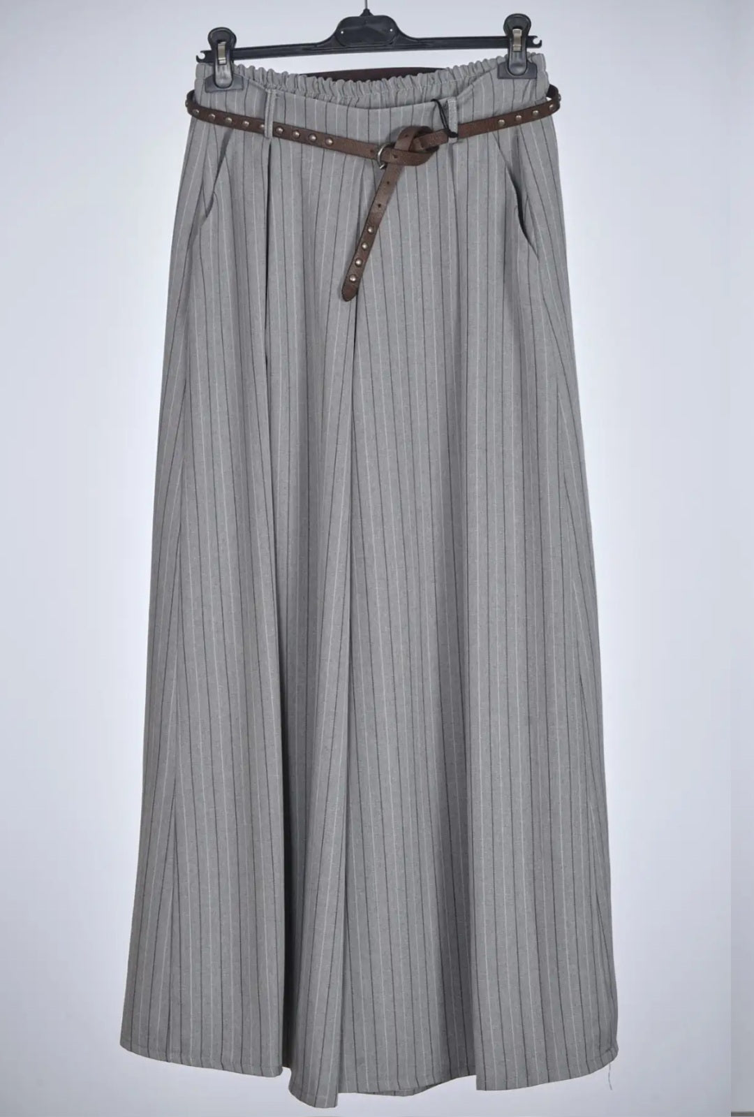 Pantalón rayas gris