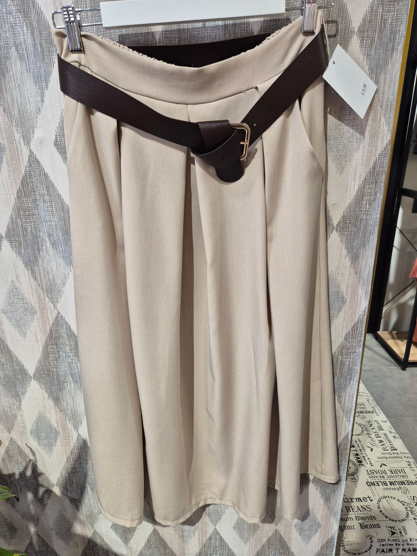 Falda midi