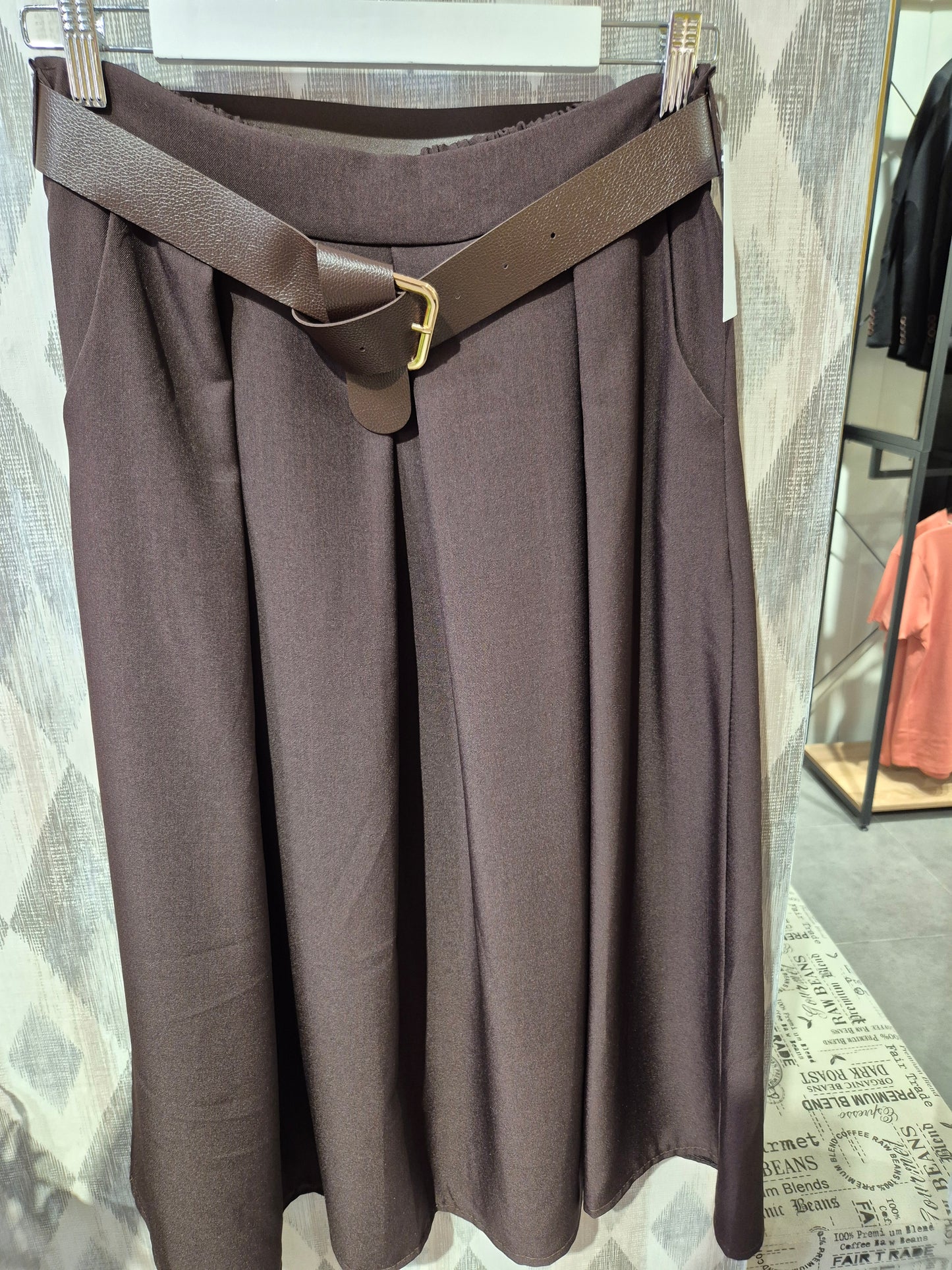 Falda midi